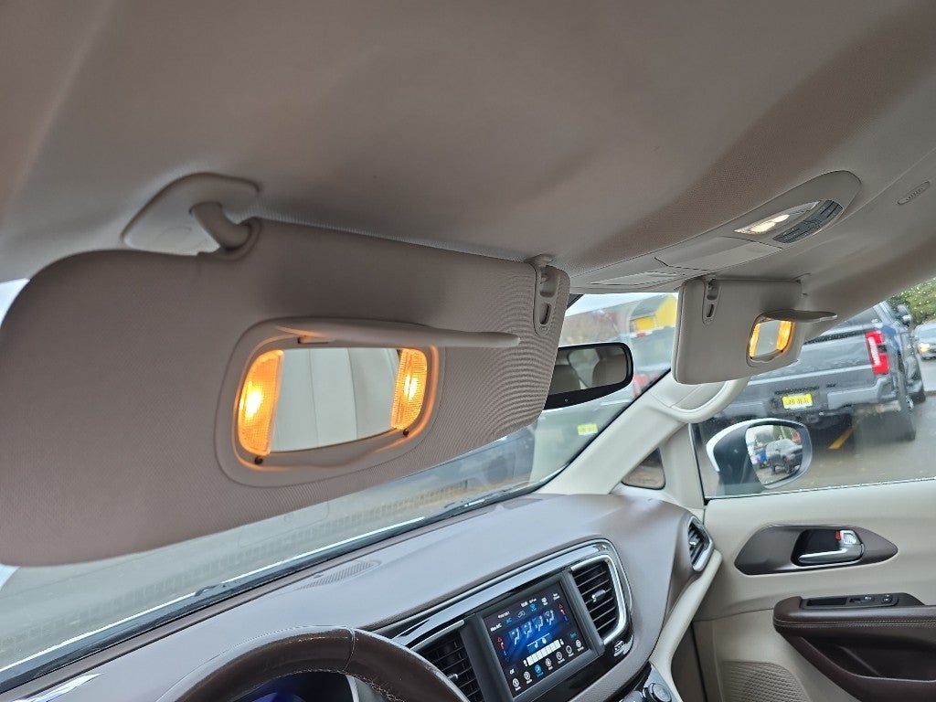 2021 Chrysler Voyager LXI