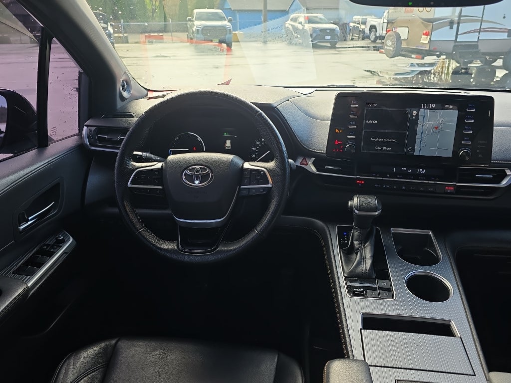 2022 Toyota Sienna XLE Woodland Edition