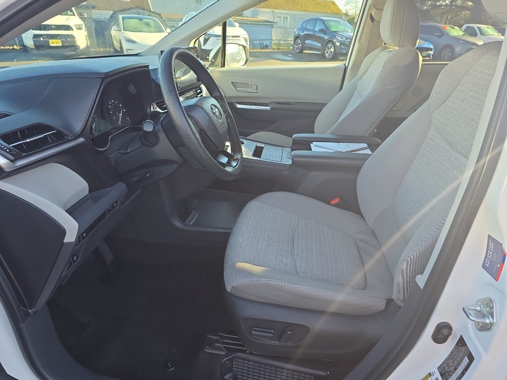 2024 Toyota Sienna LE