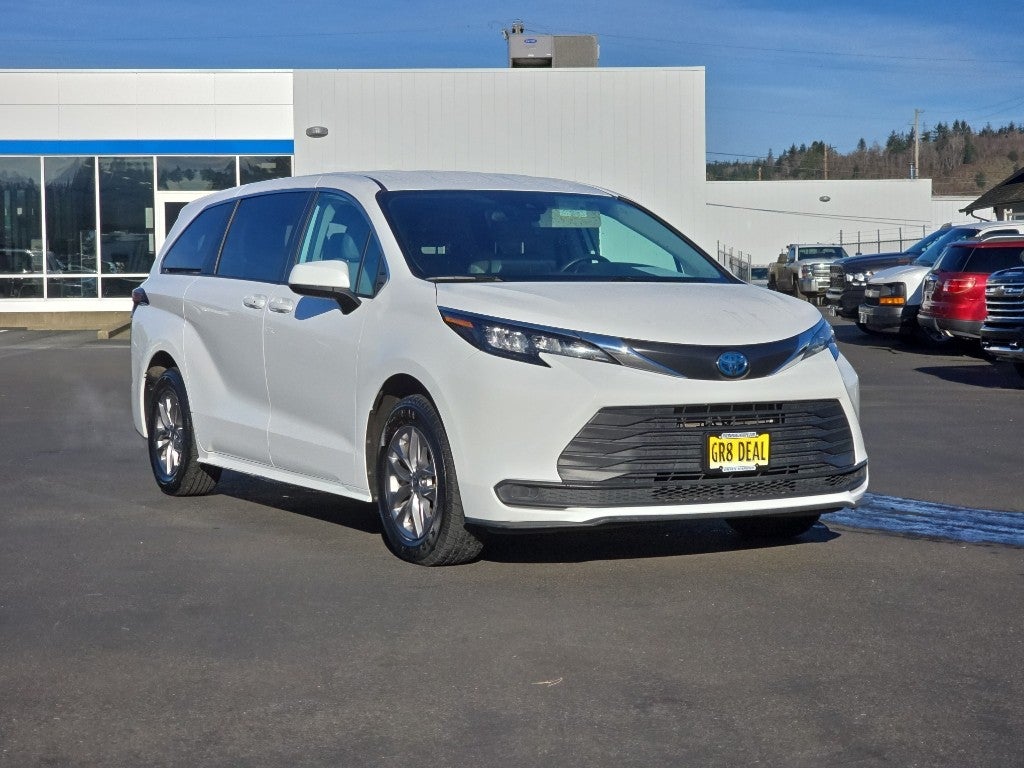 2024 Toyota Sienna LE